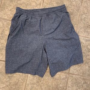Men’s Large Lululemon Pace Breaker 9” shorts
